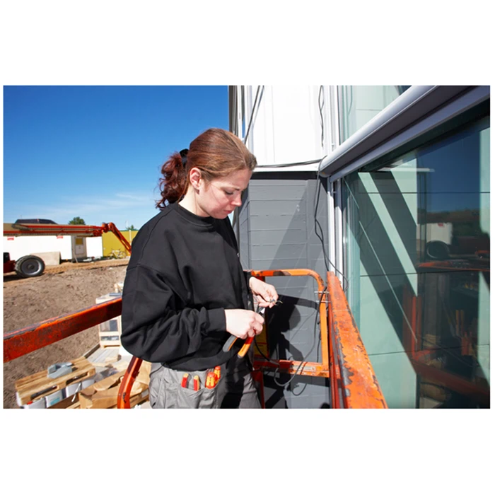 1 industri elektriker fra EL:CON en hel dag